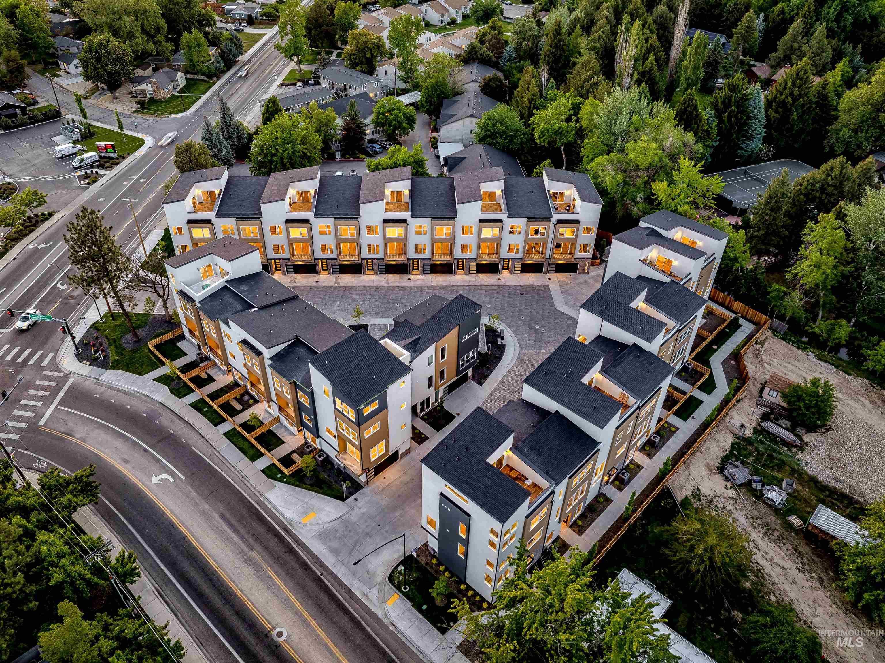 2055 S Makar Ln, Boise, Idaho 83706, 3 Bedrooms, 3.5 Bathrooms, Residential For Sale, Price $774,000, 98980636