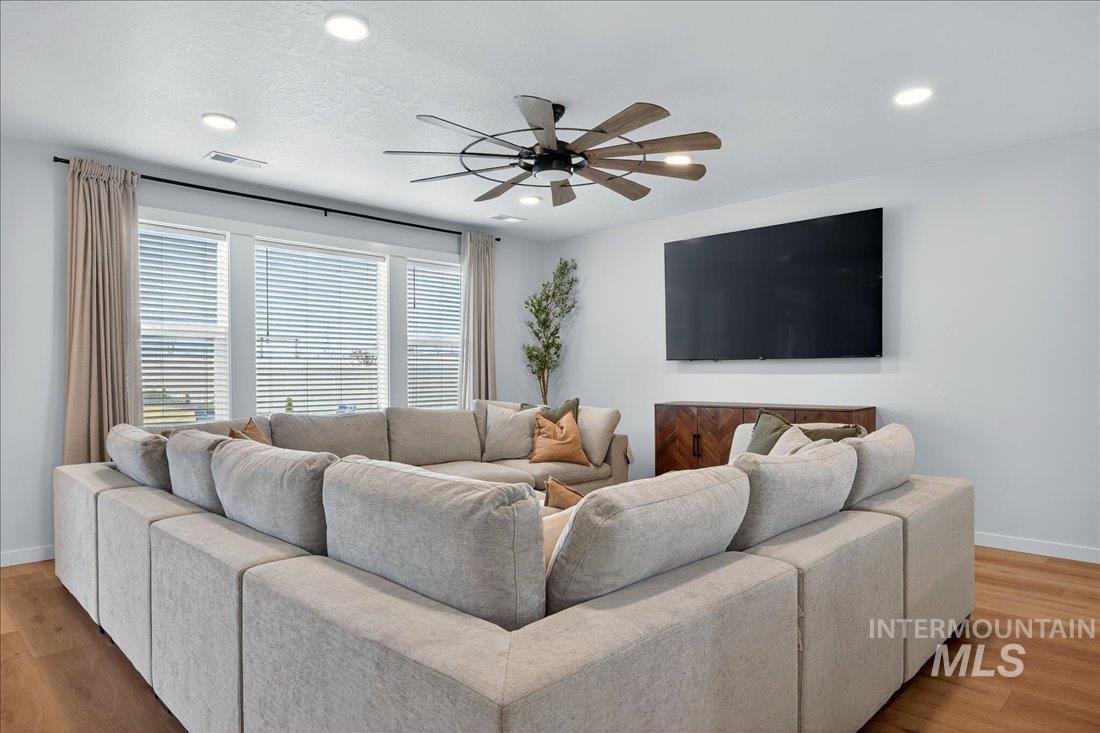 1993 N Perth Ct., Middleton, Idaho 83644, 5 Bedrooms, 3 Bathrooms, Residential For Sale, Price $699,900,MLS 98980637