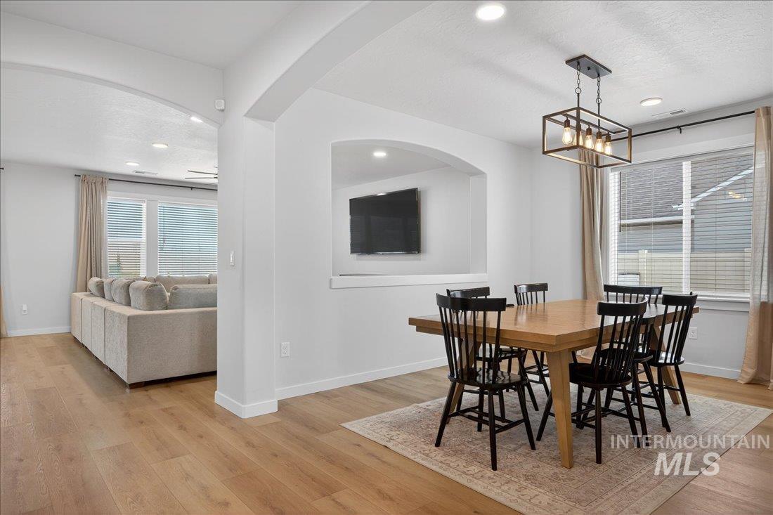 1993 N Perth Ct., Middleton, Idaho 83644, 5 Bedrooms, 3 Bathrooms, Residential For Sale, Price $699,900,MLS 98980637