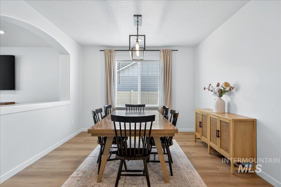 1993 N Perth Ct., Middleton, Idaho 83644, 5 Bedrooms, 3 Bathrooms, Residential For Sale, Price $699,900,MLS 98980637