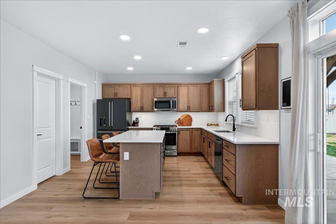 1993 N Perth Ct., Middleton, Idaho 83644, 5 Bedrooms, 3 Bathrooms, Residential For Sale, Price $699,900,MLS 98980637