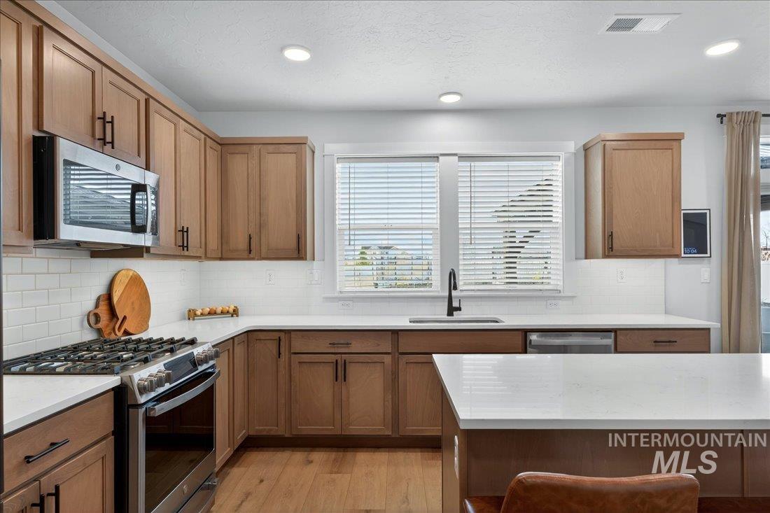 1993 N Perth Ct., Middleton, Idaho 83644, 5 Bedrooms, 3 Bathrooms, Residential For Sale, Price $699,900,MLS 98980637