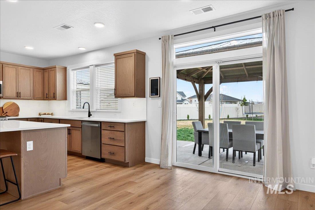 1993 N Perth Ct., Middleton, Idaho 83644, 5 Bedrooms, 3 Bathrooms, Residential For Sale, Price $699,900,MLS 98980637