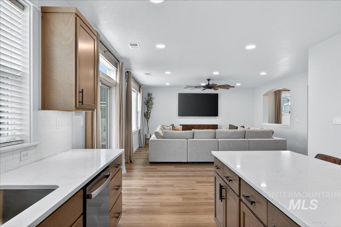 1993 N Perth Ct., Middleton, Idaho 83644, 5 Bedrooms, 3 Bathrooms, Residential For Sale, Price $699,900,MLS 98980637