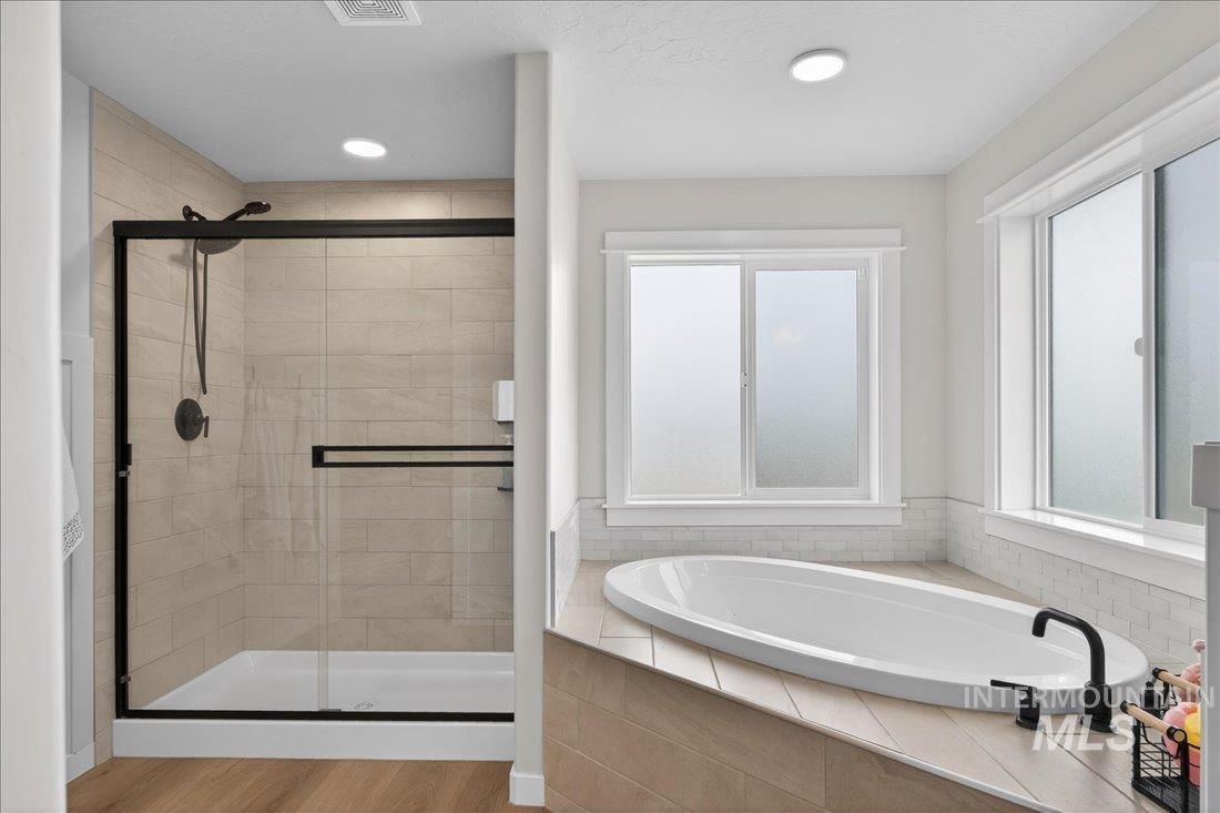 1993 N Perth Ct., Middleton, Idaho 83644, 5 Bedrooms, 3 Bathrooms, Residential For Sale, Price $699,900,MLS 98980637