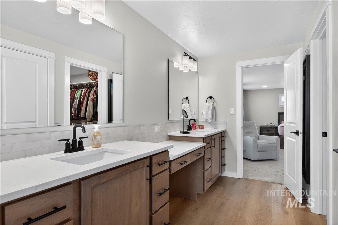 1993 N Perth Ct., Middleton, Idaho 83644, 5 Bedrooms, 3 Bathrooms, Residential For Sale, Price $699,900,MLS 98980637