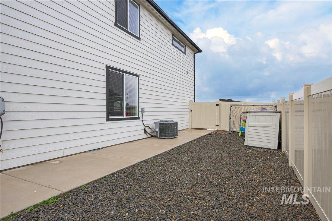 1993 N Perth Ct., Middleton, Idaho 83644, 5 Bedrooms, 3 Bathrooms, Residential For Sale, Price $699,900,MLS 98980637