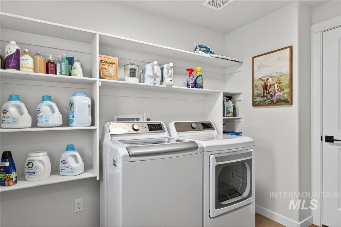 1993 N Perth Ct., Middleton, Idaho 83644, 5 Bedrooms, 3 Bathrooms, Residential For Sale, Price $699,900,MLS 98980637