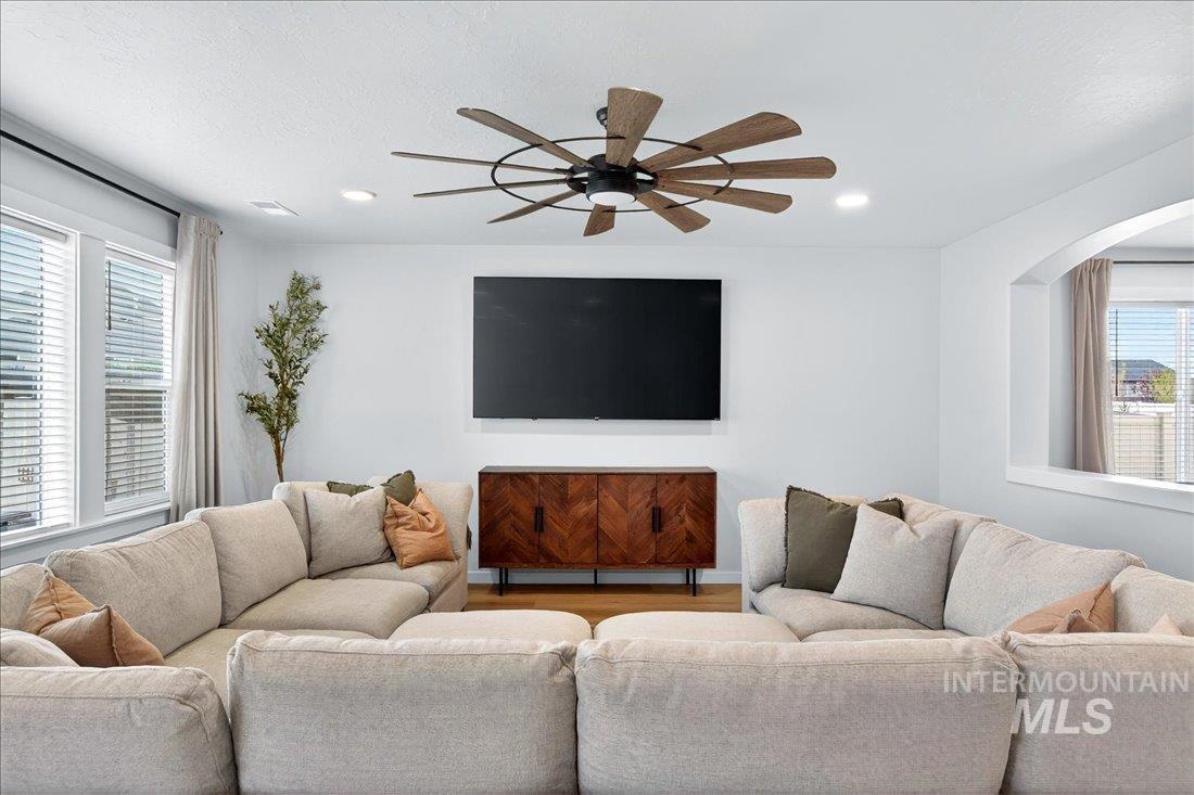 1993 N Perth Ct., Middleton, Idaho 83644, 5 Bedrooms, 3 Bathrooms, Residential For Sale, Price $699,900,MLS 98980637