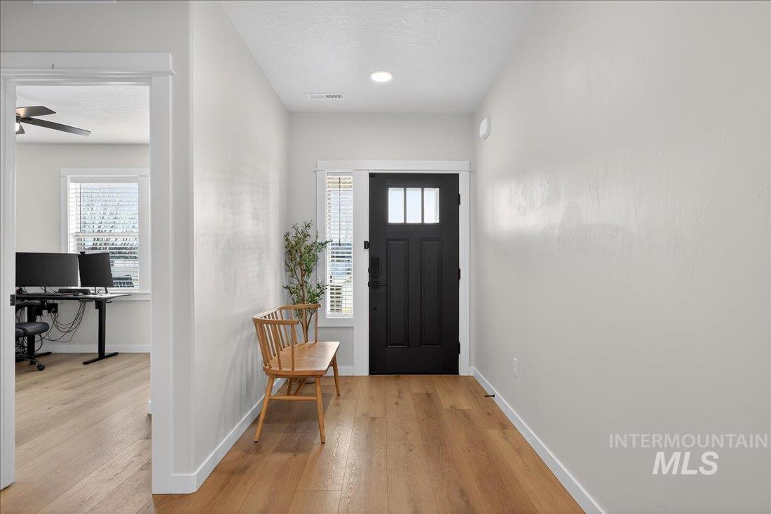 1993 N Perth Ct., Middleton, Idaho 83644, 5 Bedrooms, 3 Bathrooms, Residential For Sale, Price $699,900,MLS 98980637