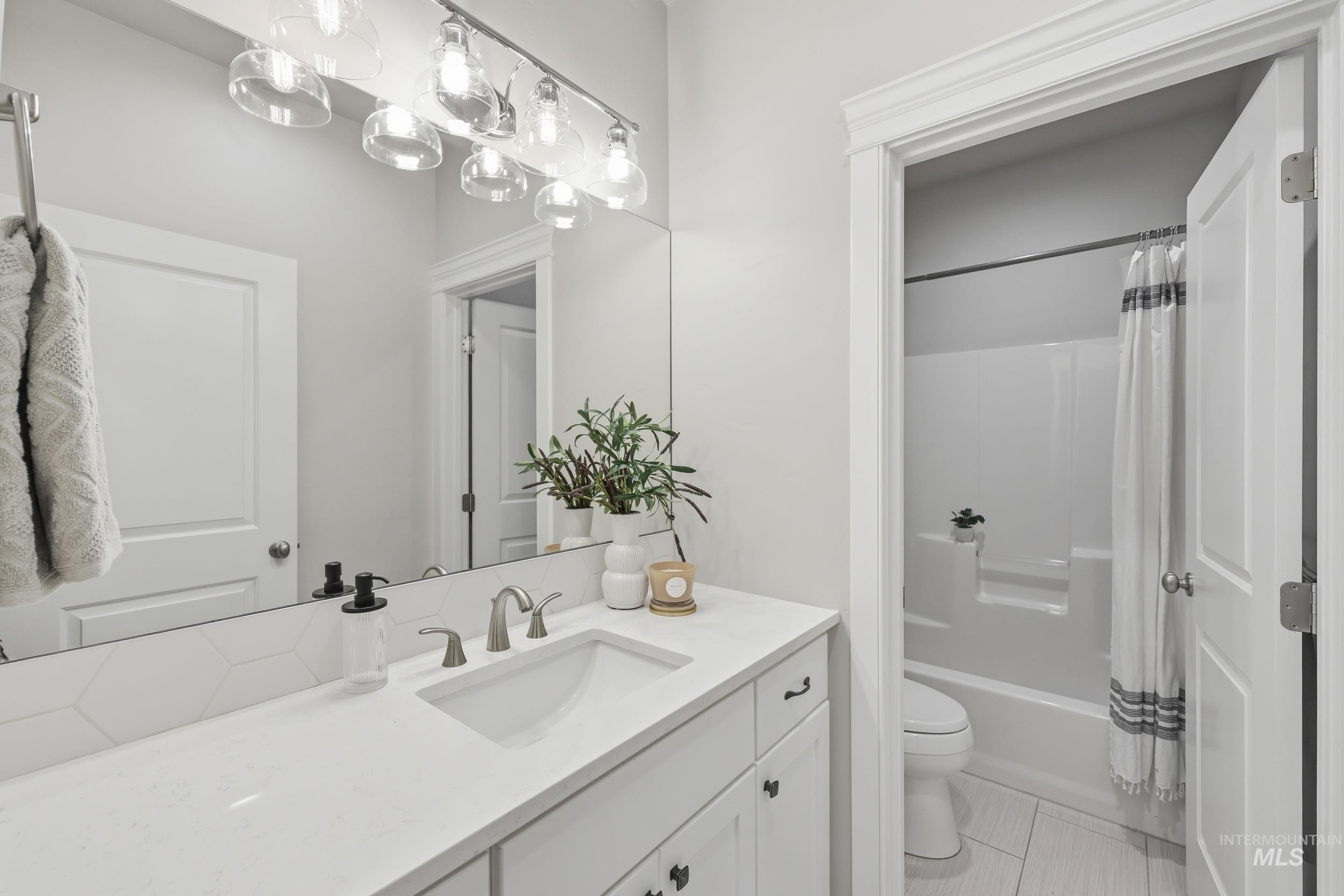 2002 S Hilton, Boise, Idaho 83705, 3 Bedrooms, 2 Bathrooms, Residential For Sale, Price $634,900, 98980640