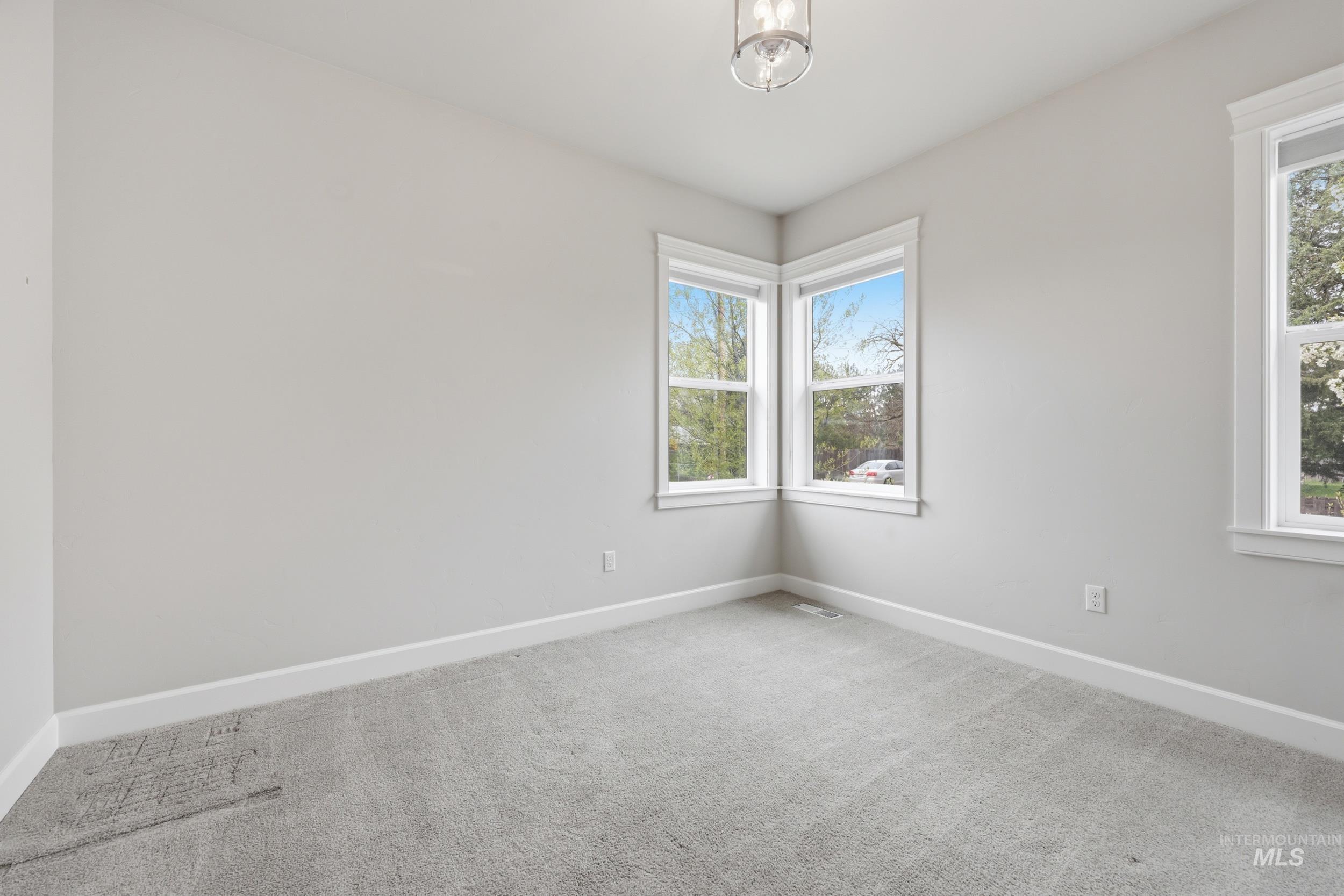 2002 S Hilton, Boise, Idaho 83705, 3 Bedrooms, 2 Bathrooms, Residential For Sale, Price $634,900, 98980640