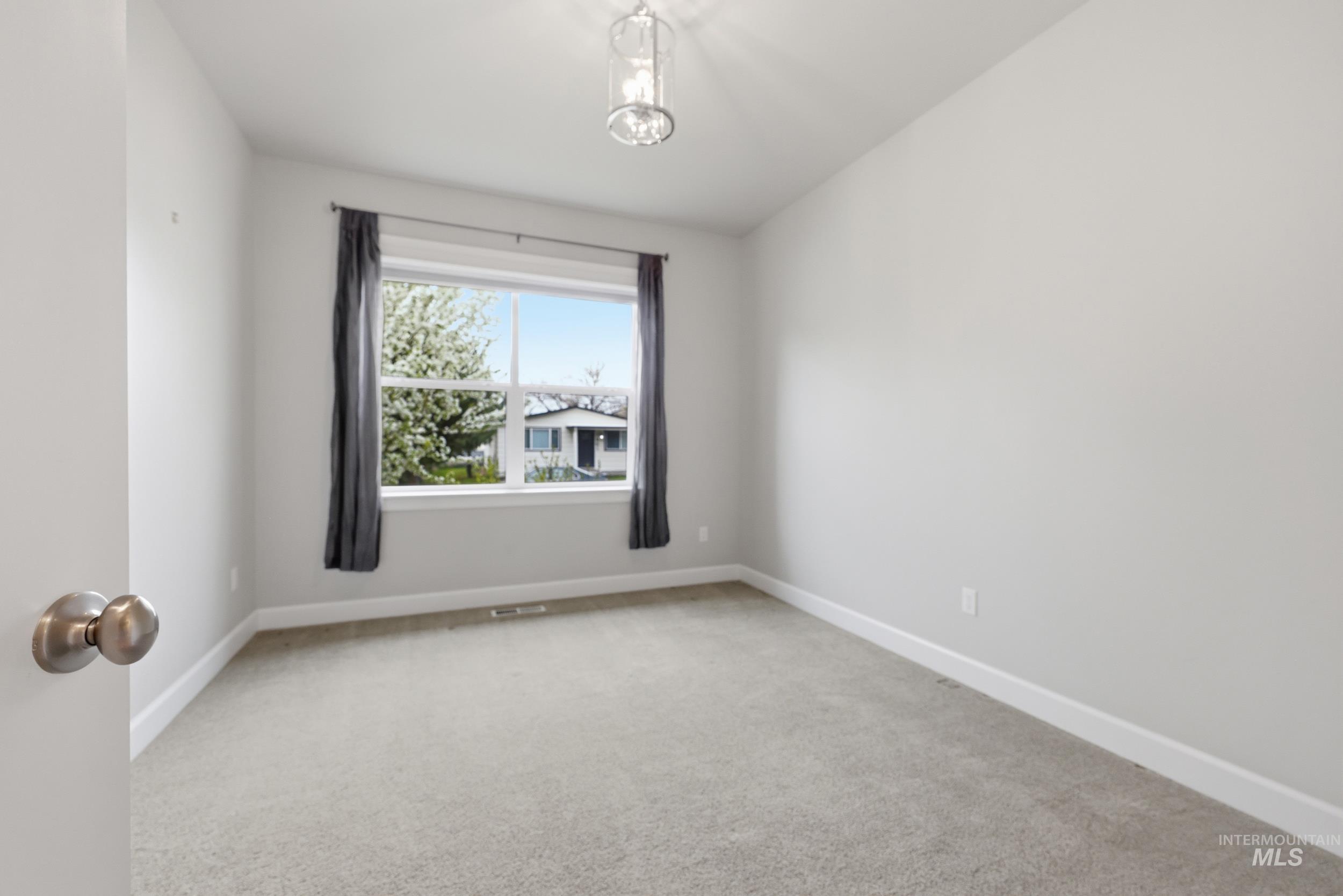 2002 S Hilton, Boise, Idaho 83705, 3 Bedrooms, 2 Bathrooms, Residential For Sale, Price $634,900, 98980640