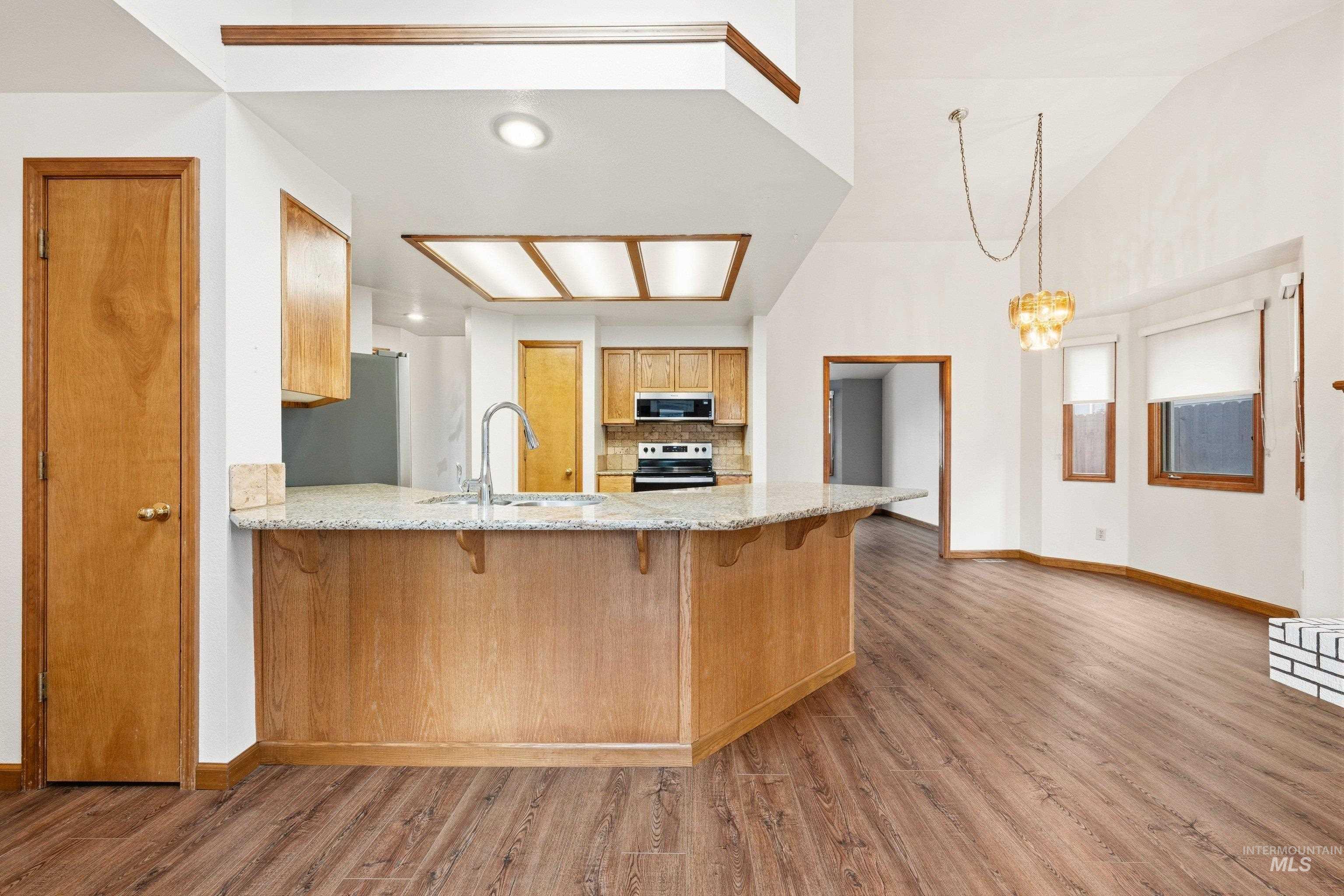 6615 W Limelight Dr, Boise, Idaho 83714, 3 Bedrooms, 2 Bathrooms, Residential For Sale, Price $499,900,MLS 98980645