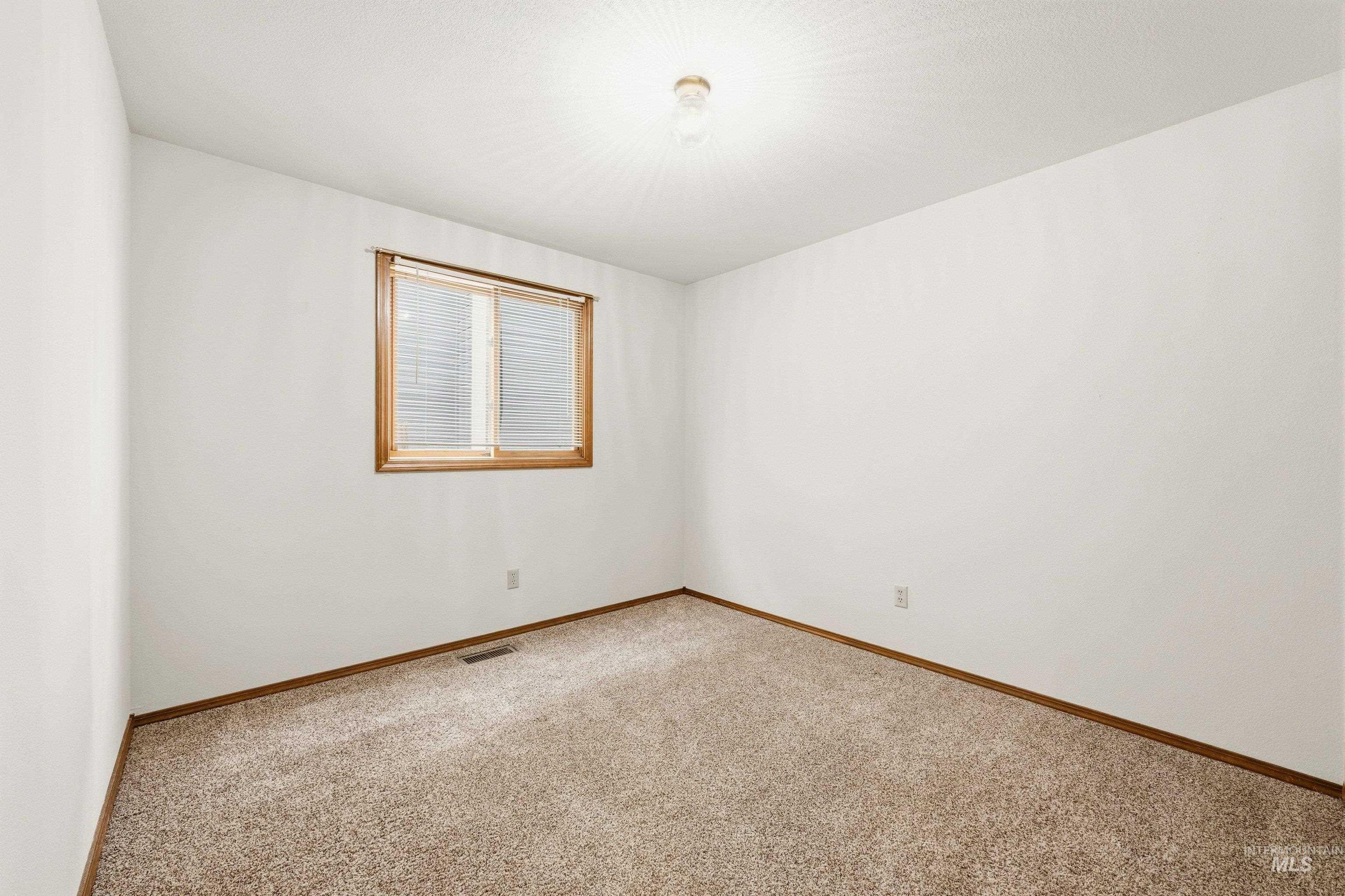 6615 W Limelight Dr, Boise, Idaho 83714, 3 Bedrooms, 2 Bathrooms, Residential For Sale, Price $499,900,MLS 98980645