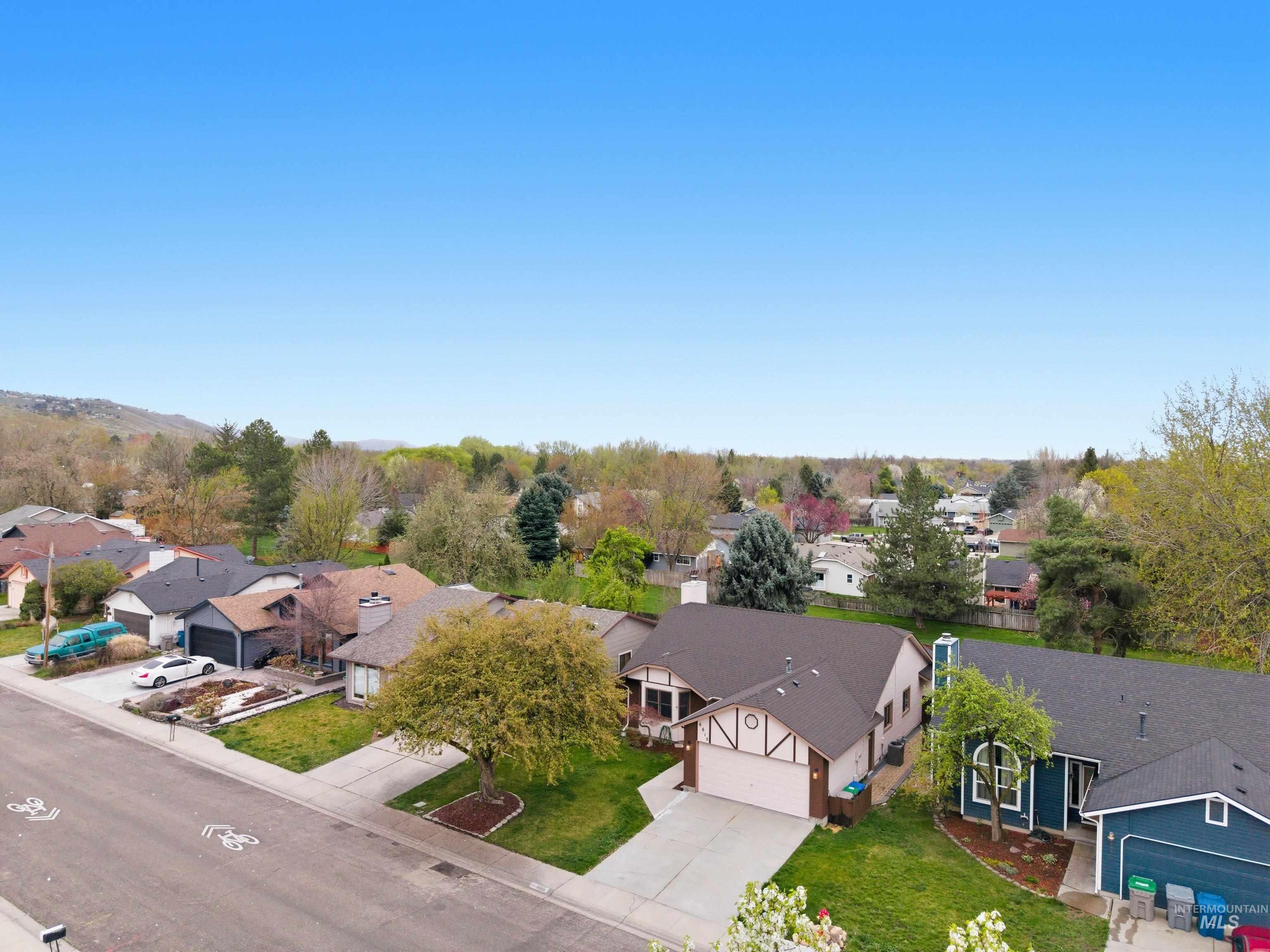 6615 W Limelight Dr, Boise, Idaho 83714, 3 Bedrooms, 2 Bathrooms, Residential For Sale, Price $499,900,MLS 98980645