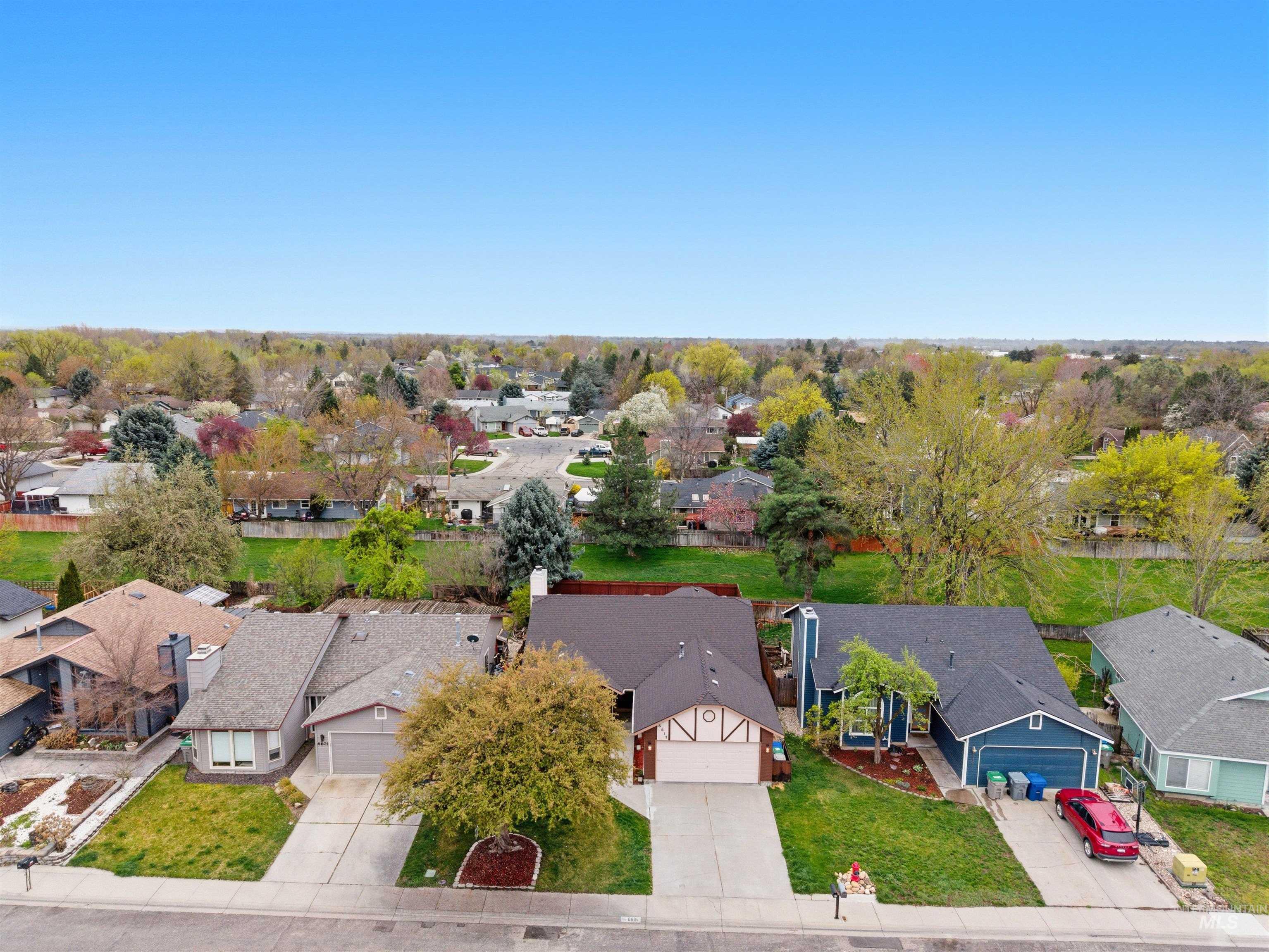 6615 W Limelight Dr, Boise, Idaho 83714, 3 Bedrooms, 2 Bathrooms, Residential For Sale, Price $499,900,MLS 98980645