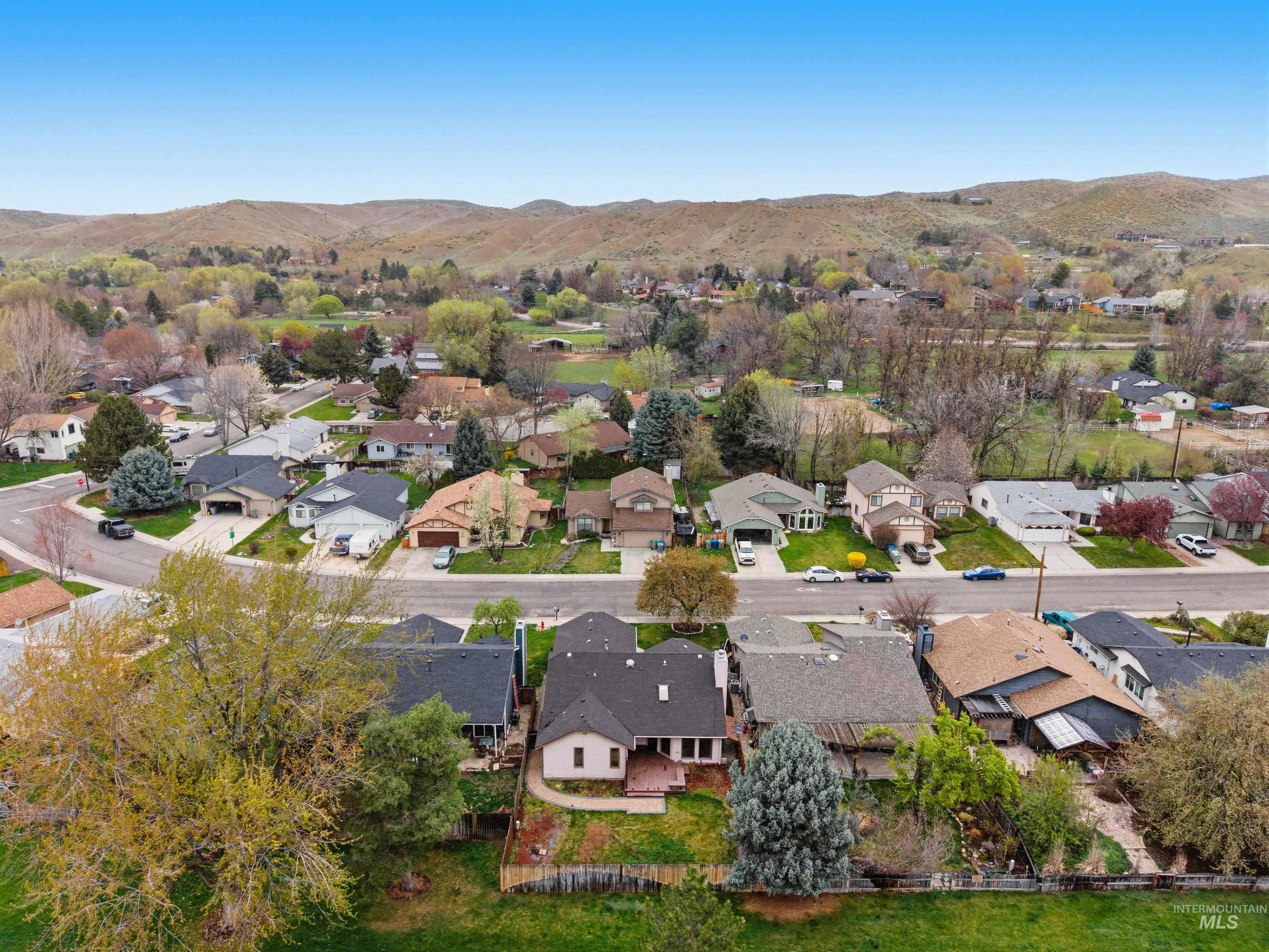 6615 W Limelight Dr, Boise, Idaho 83714, 3 Bedrooms, 2 Bathrooms, Residential For Sale, Price $499,900,MLS 98980645