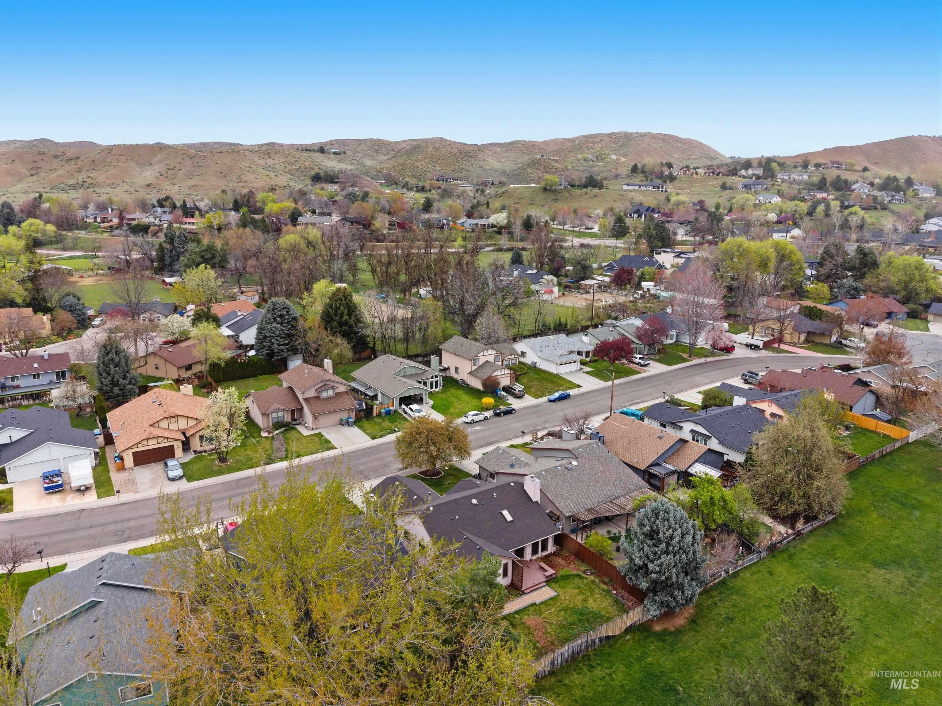6615 W Limelight Dr, Boise, Idaho 83714, 3 Bedrooms, 2 Bathrooms, Residential For Sale, Price $499,900,MLS 98980645