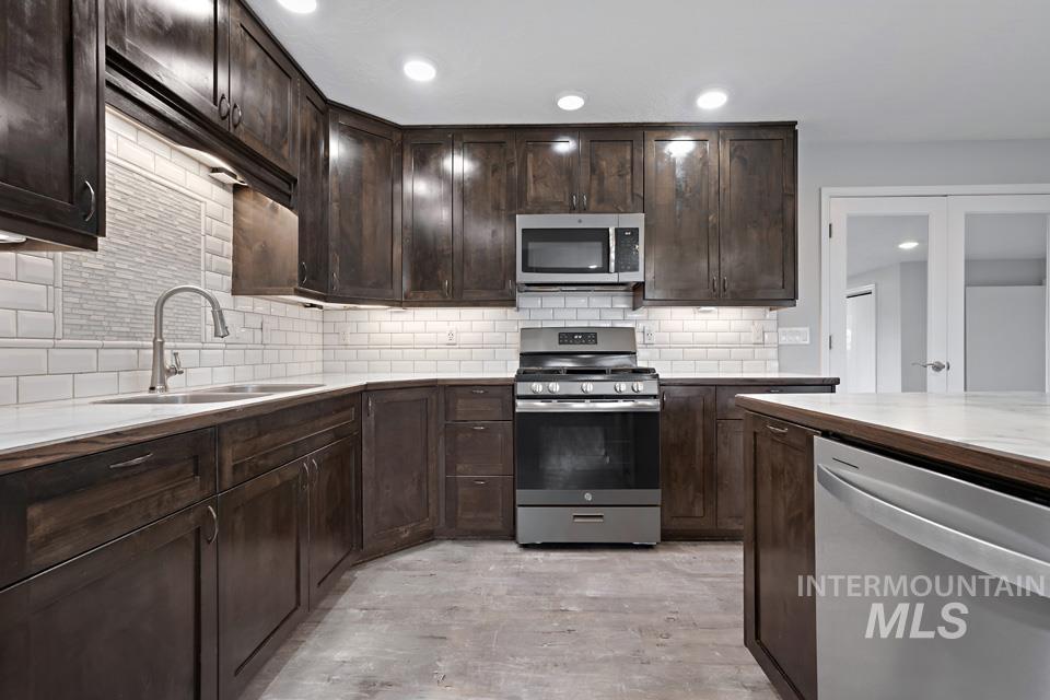 225 SW Park, New Plymouth, Idaho 83655, 4 Bedrooms, 2 Bathrooms, Residential For Sale, Price $389,900, 98980646