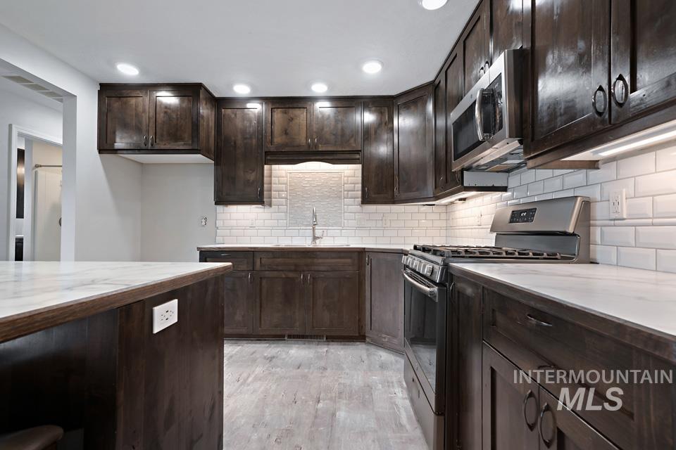 225 SW Park, New Plymouth, Idaho 83655, 4 Bedrooms, 2 Bathrooms, Residential For Sale, Price $389,900, 98980646