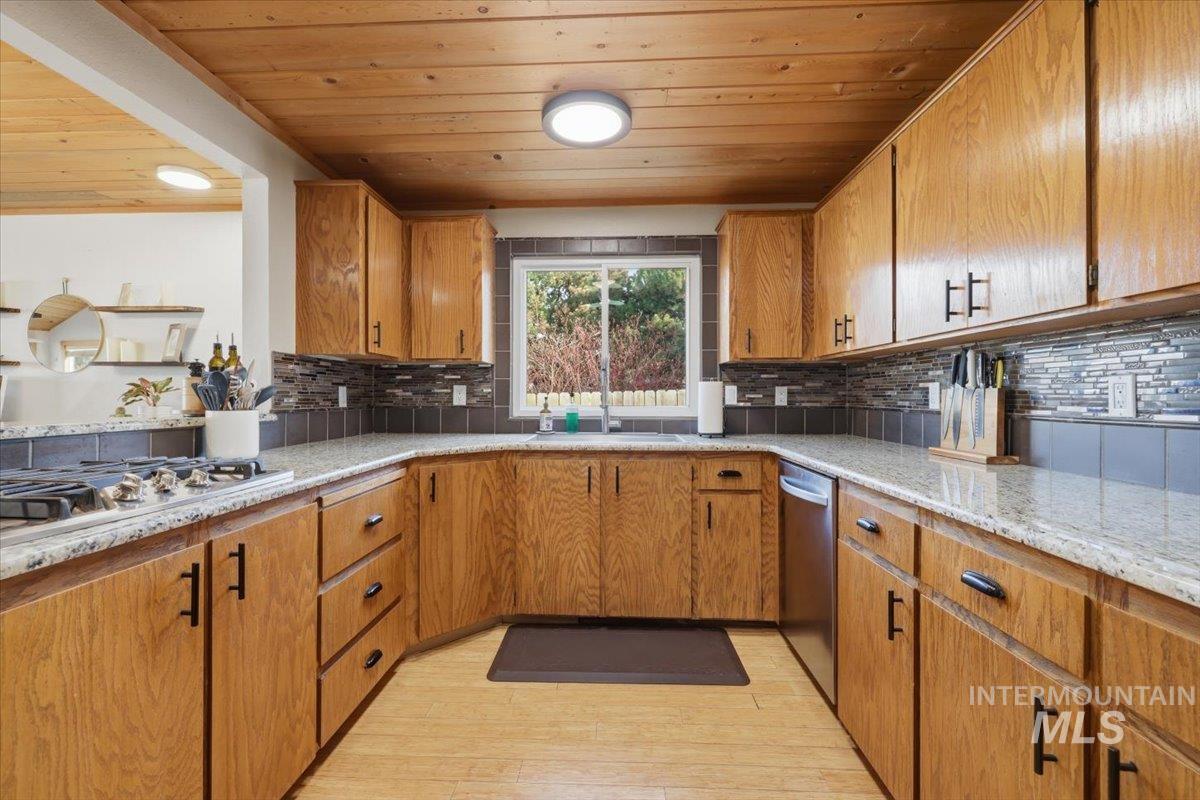 3020 Westview Lane, Nampa, Idaho 83686, 3 Bedrooms, 3 Bathrooms, Residential For Sale, Price $560,000, 98980647