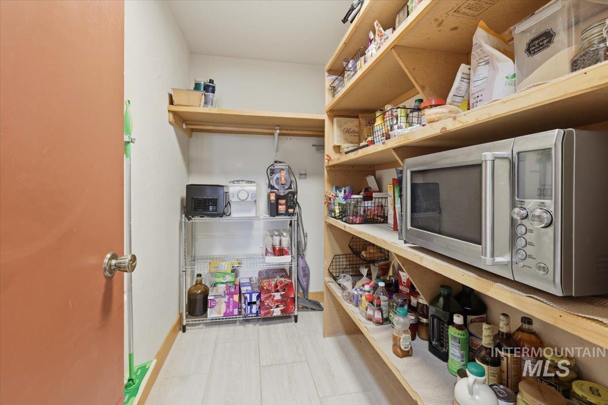 3020 Westview Lane, Nampa, Idaho 83686, 3 Bedrooms, 3 Bathrooms, Residential For Sale, Price $560,000, 98980647