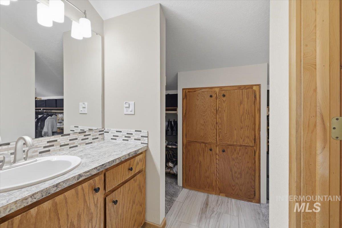 3020 Westview Lane, Nampa, Idaho 83686, 3 Bedrooms, 3 Bathrooms, Residential For Sale, Price $560,000, 98980647