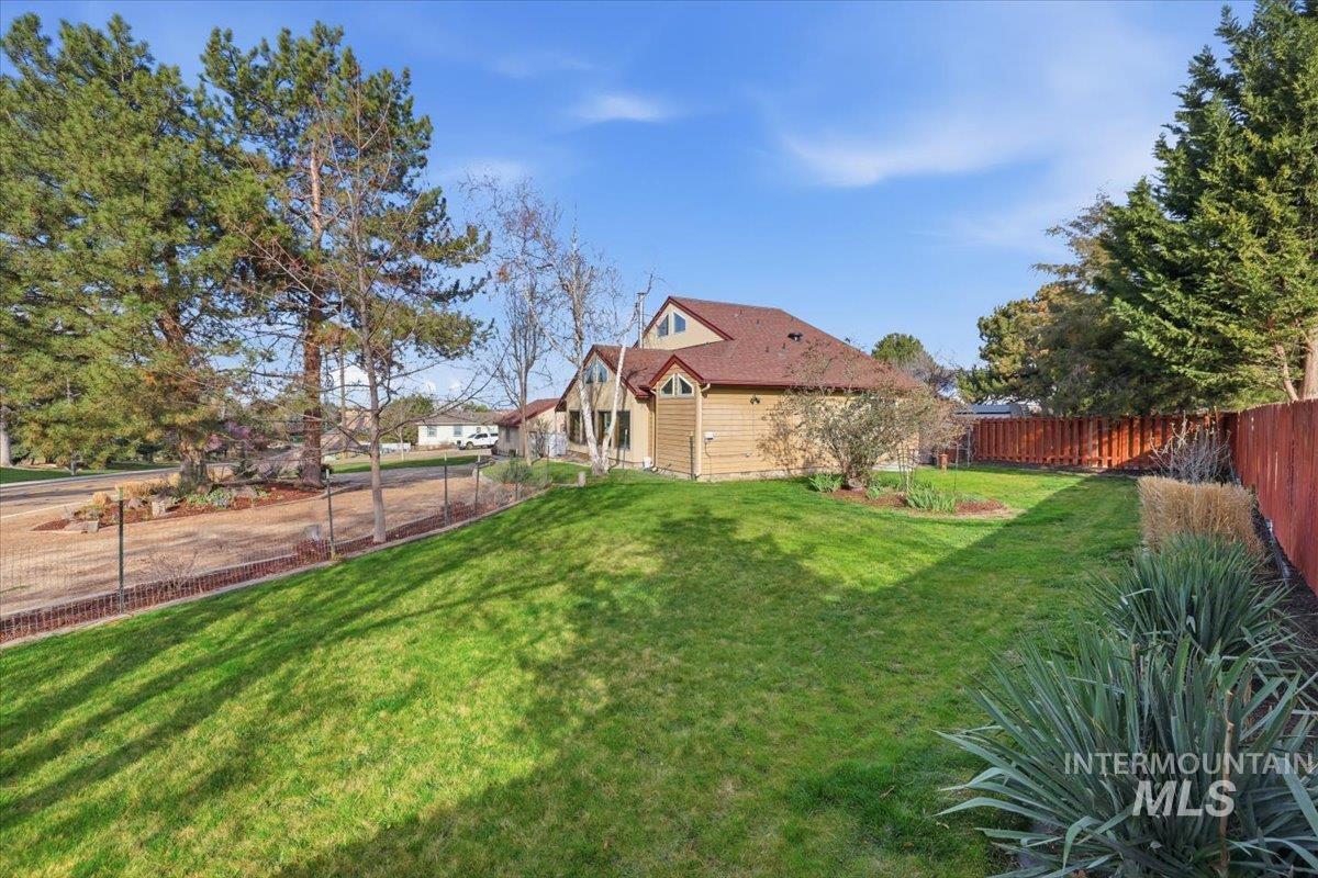 3020 Westview Lane, Nampa, Idaho 83686, 3 Bedrooms, 3 Bathrooms, Residential For Sale, Price $560,000, 98980647