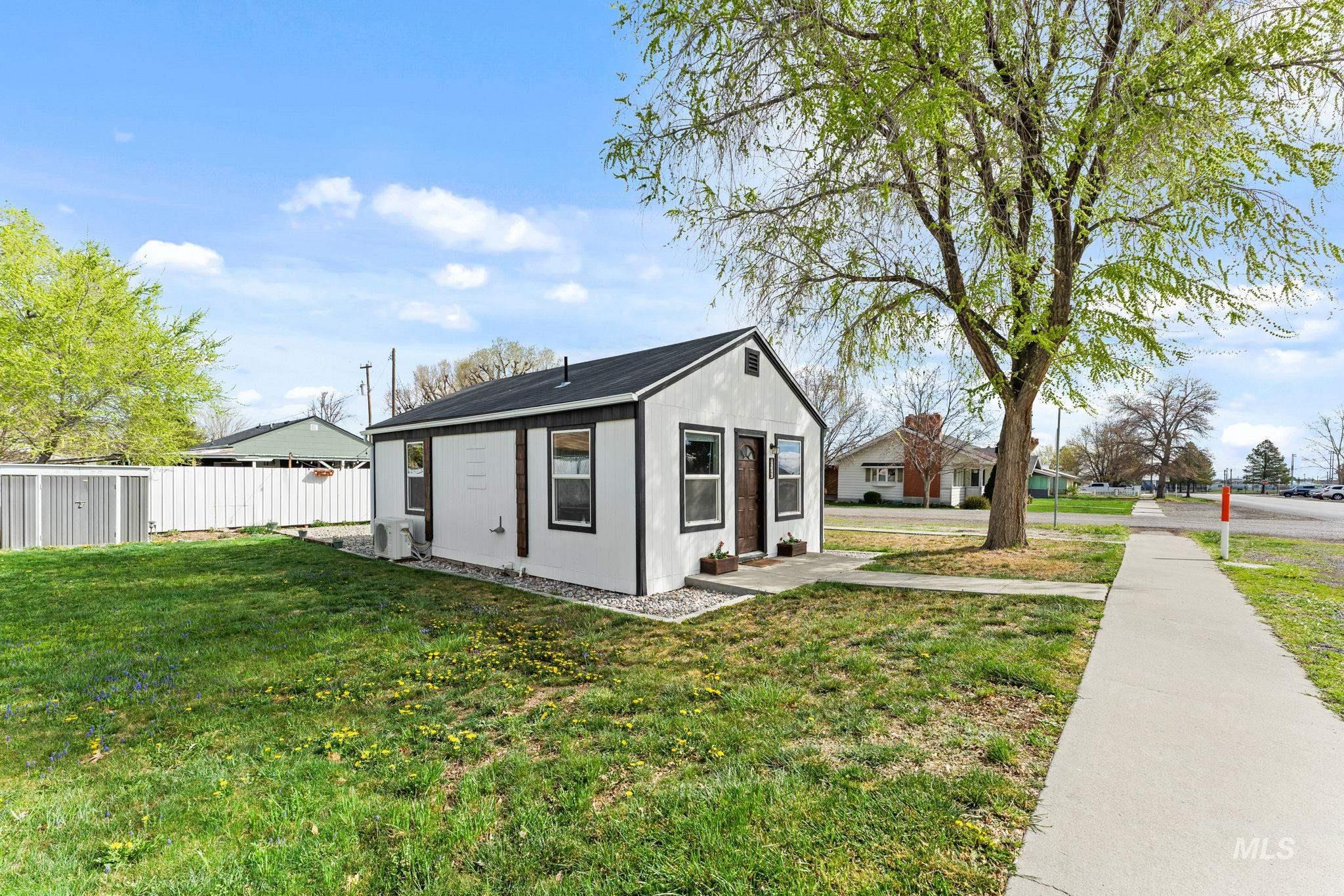 202 6th Street, Filer, Idaho 83328, 1 Bedroom, 1 Bathroom, Residential For Sale, Price $187,500,MLS 98980649