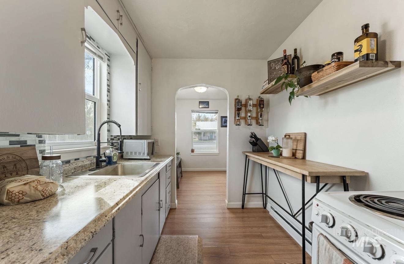 202 6th Street, Filer, Idaho 83328, 1 Bedroom, 1 Bathroom, Residential For Sale, Price $187,500,MLS 98980649