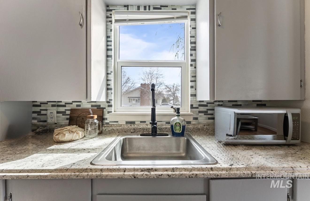 202 6th Street, Filer, Idaho 83328, 1 Bedroom, 1 Bathroom, Residential For Sale, Price $187,500,MLS 98980649