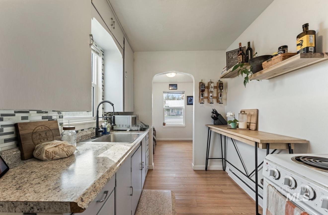 202 6th Street, Filer, Idaho 83328, 1 Bedroom, 1 Bathroom, Residential For Sale, Price $187,500,MLS 98980649