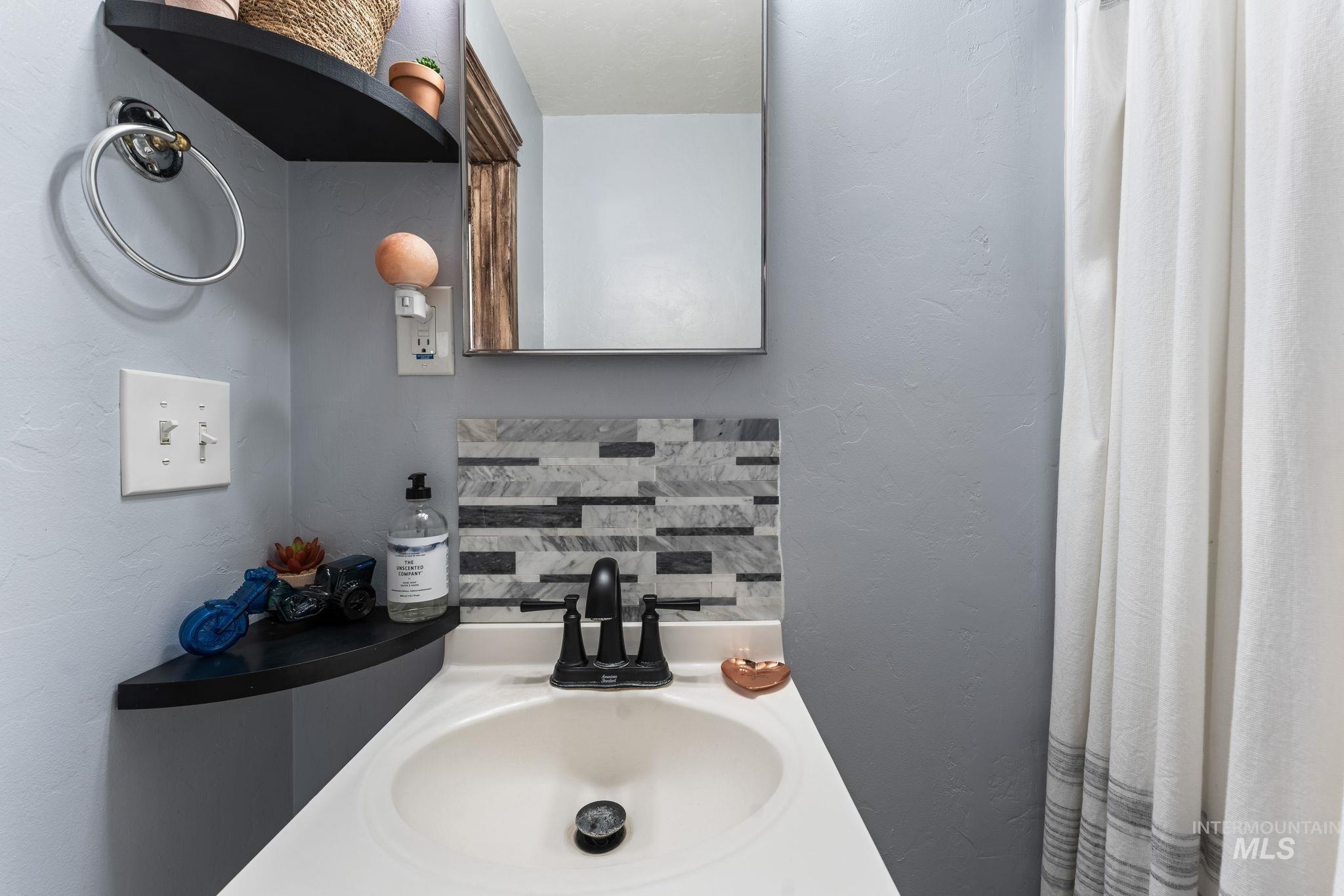 202 6th Street, Filer, Idaho 83328, 1 Bedroom, 1 Bathroom, Residential For Sale, Price $187,500,MLS 98980649