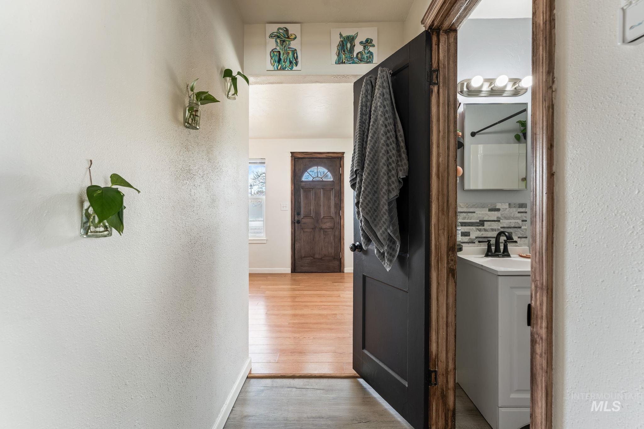 202 6th Street, Filer, Idaho 83328, 1 Bedroom, 1 Bathroom, Residential For Sale, Price $187,500,MLS 98980649