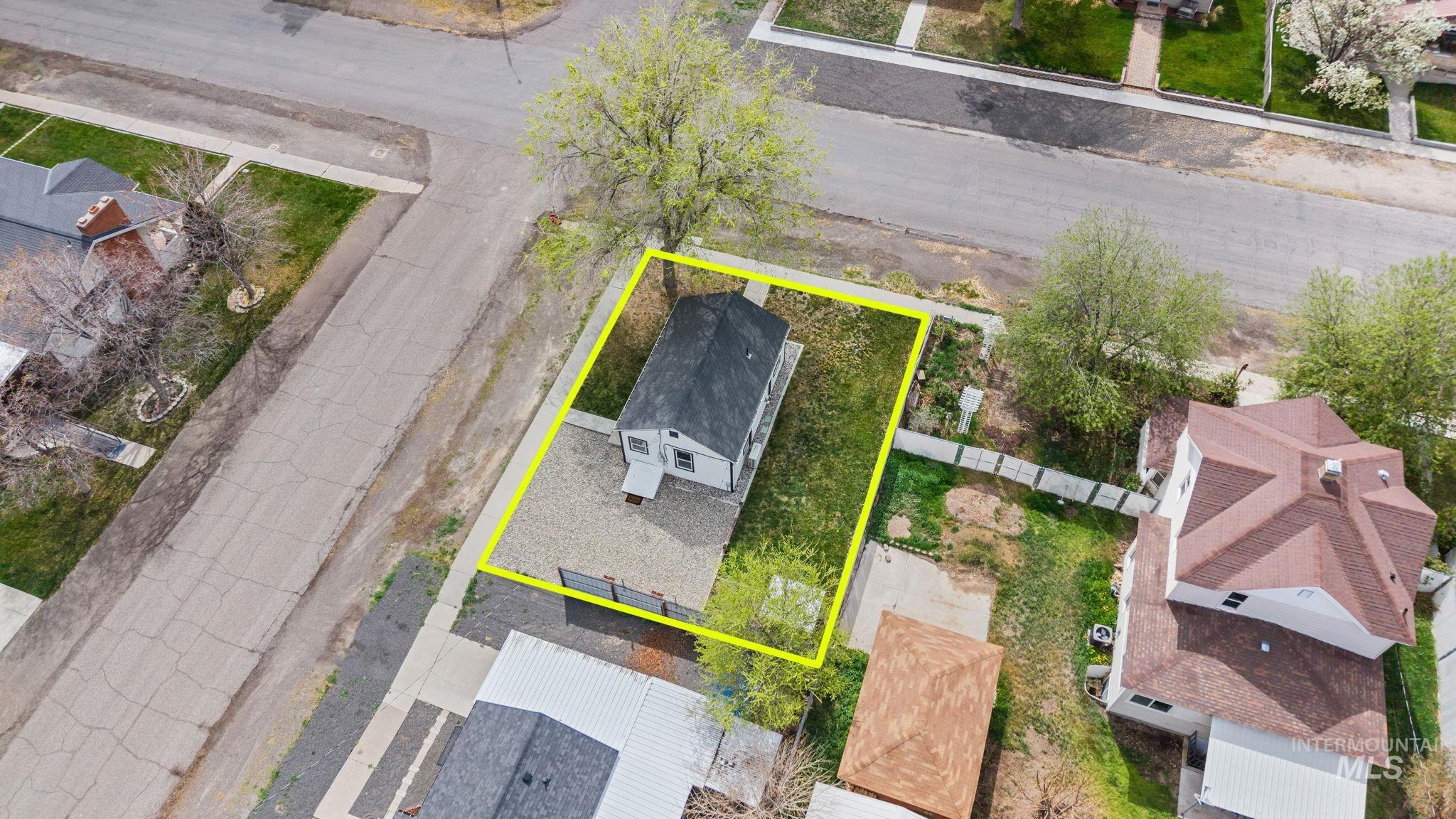 202 6th Street, Filer, Idaho 83328, 1 Bedroom, 1 Bathroom, Residential For Sale, Price $187,500,MLS 98980649