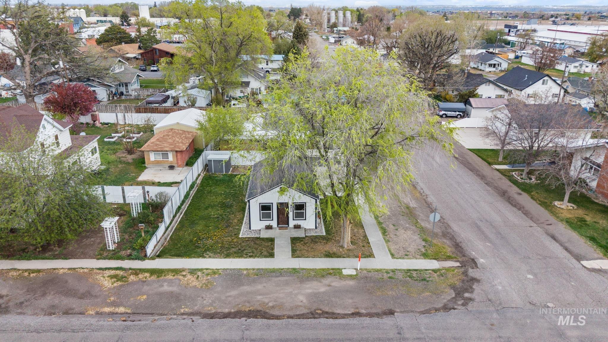 202 6th Street, Filer, Idaho 83328, 1 Bedroom, 1 Bathroom, Residential For Sale, Price $187,500,MLS 98980649