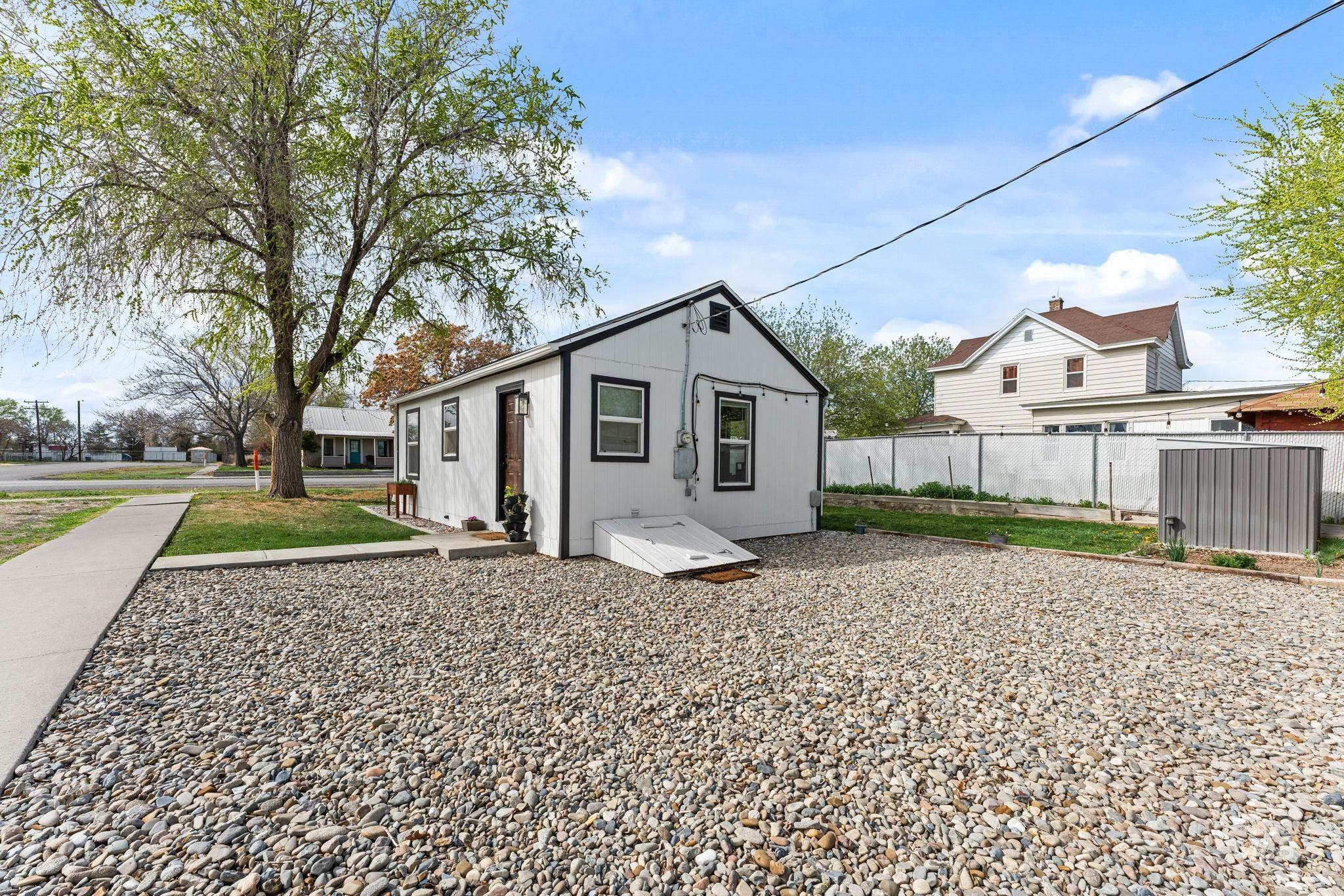 202 6th Street, Filer, Idaho 83328, 1 Bedroom, 1 Bathroom, Residential For Sale, Price $187,500,MLS 98980649