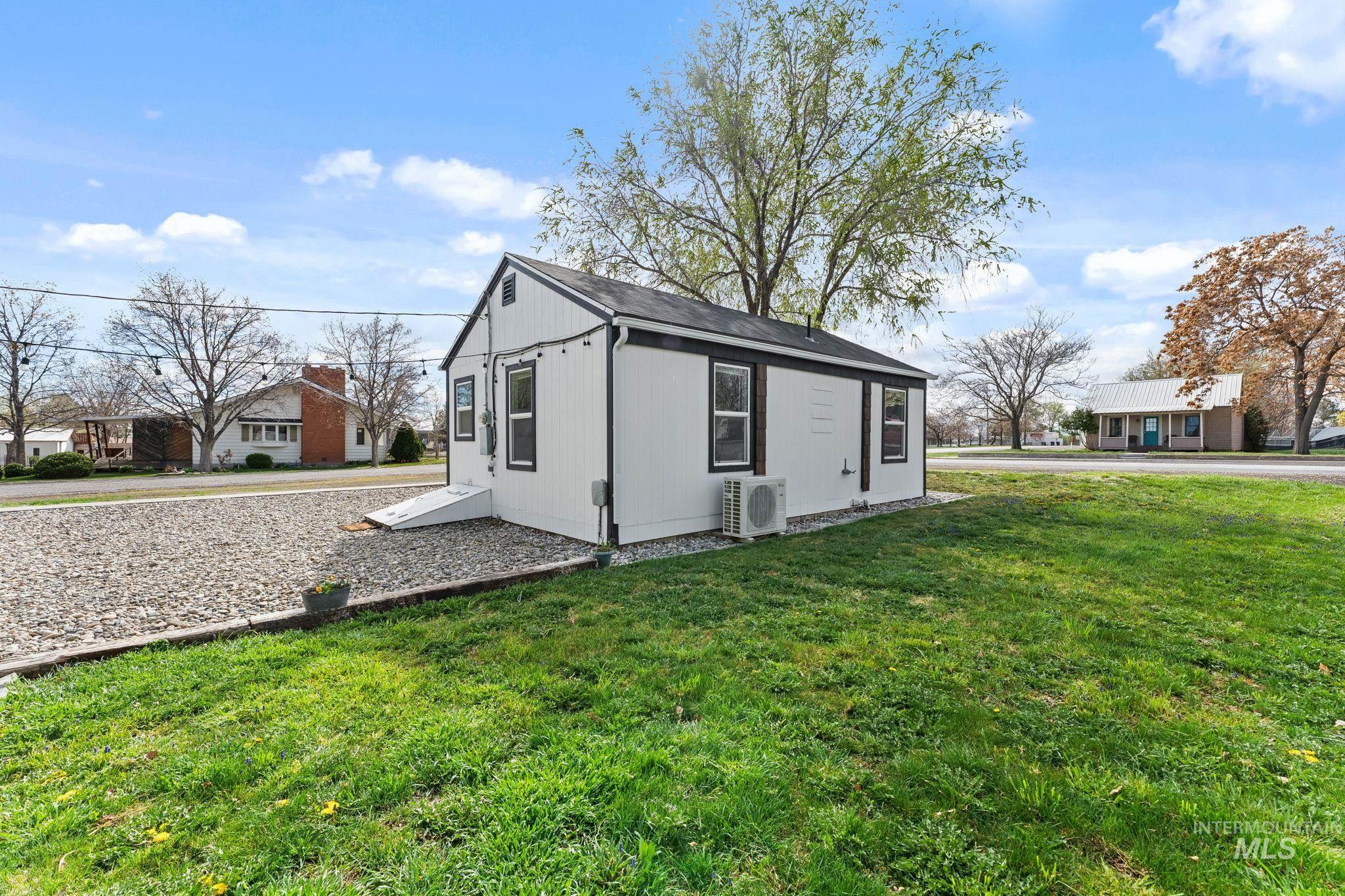 202 6th Street, Filer, Idaho 83328, 1 Bedroom, 1 Bathroom, Residential For Sale, Price $187,500,MLS 98980649