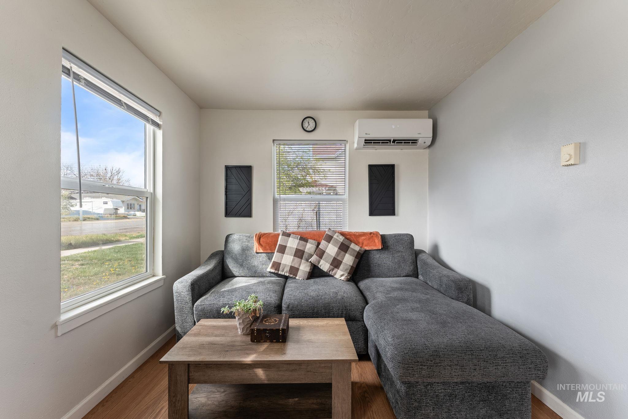 202 6th Street, Filer, Idaho 83328, 1 Bedroom, 1 Bathroom, Residential For Sale, Price $187,500,MLS 98980649