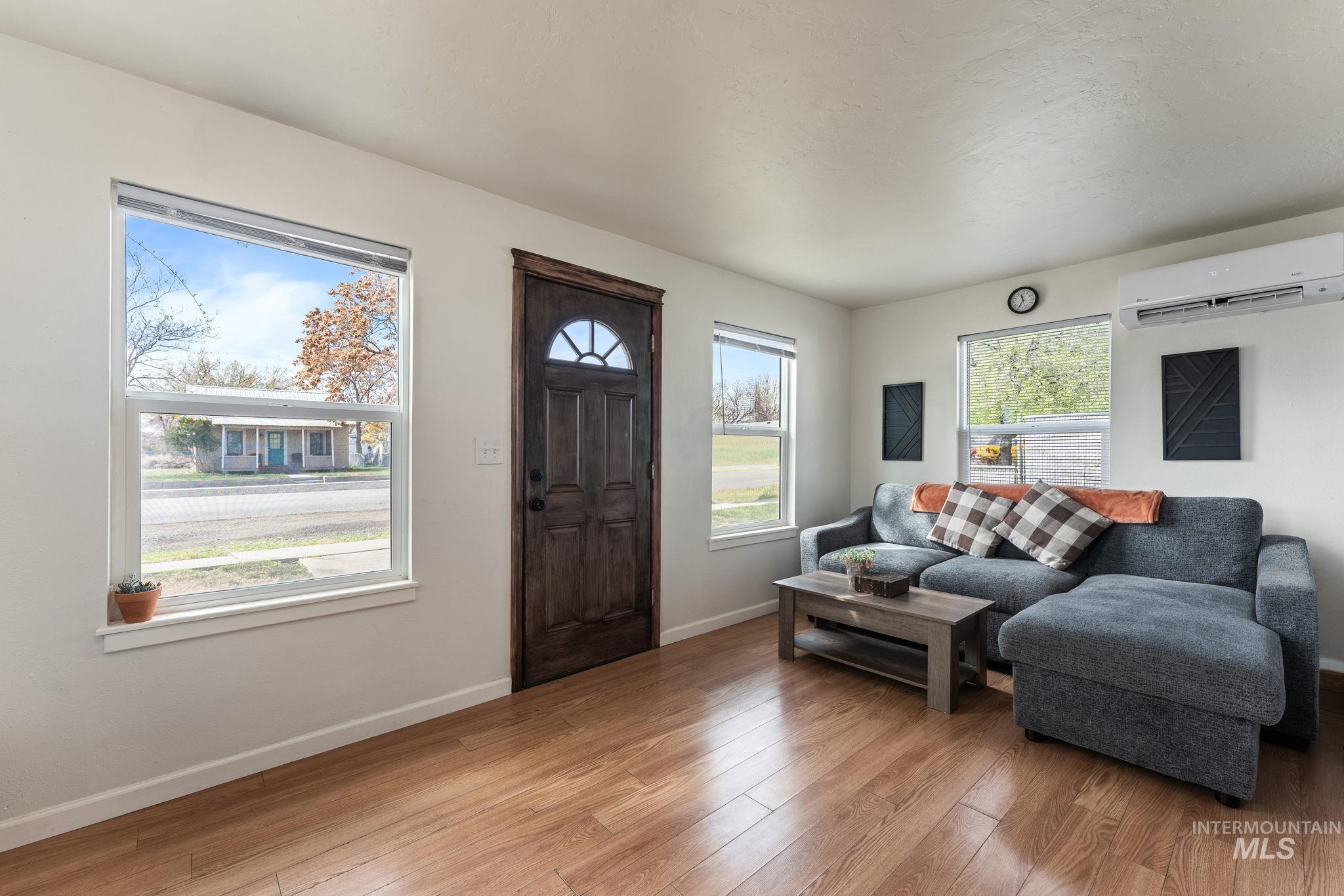 202 6th Street, Filer, Idaho 83328, 1 Bedroom, 1 Bathroom, Residential For Sale, Price $187,500,MLS 98980649