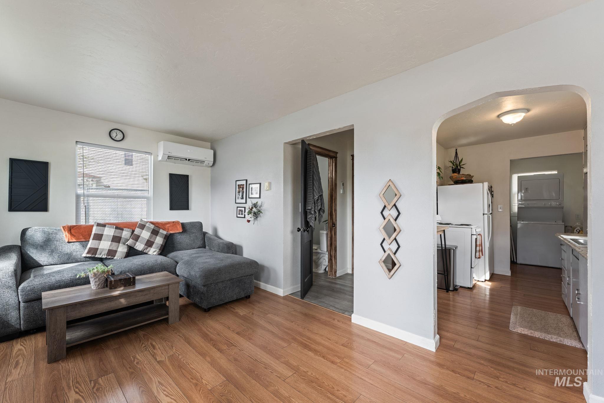 202 6th Street, Filer, Idaho 83328, 1 Bedroom, 1 Bathroom, Residential For Sale, Price $187,500,MLS 98980649