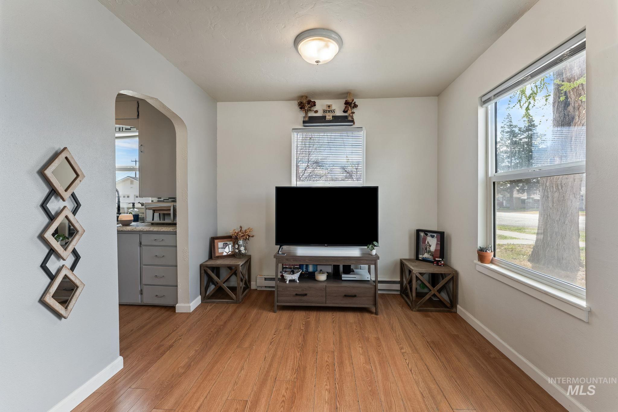 202 6th Street, Filer, Idaho 83328, 1 Bedroom, 1 Bathroom, Residential For Sale, Price $187,500,MLS 98980649