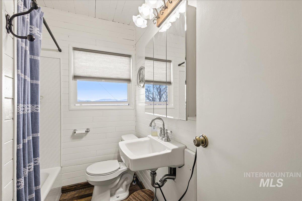 19454 Idaho Road, Worley, Idaho 83876, 2 Bedrooms, 1 Bathroom, Residential For Sale, Price $629,000, 98980652