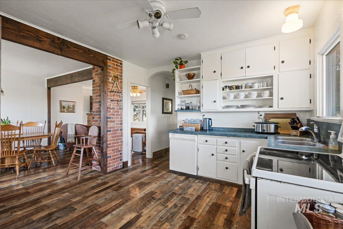 19454 Idaho Road, Worley, Idaho 83876, 2 Bedrooms, 1 Bathroom, Residential For Sale, Price $629,000, 98980652