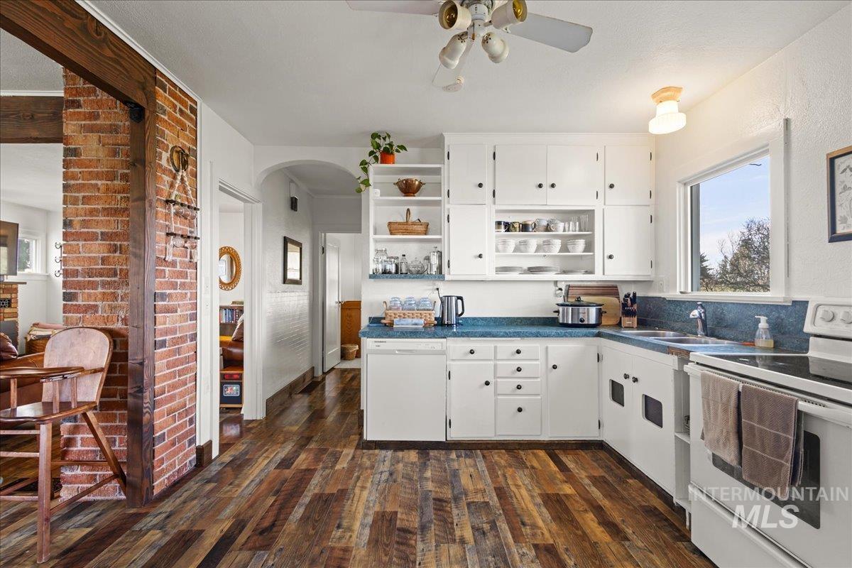 19454 Idaho Road, Worley, Idaho 83876, 2 Bedrooms, 1 Bathroom, Residential For Sale, Price $629,000, 98980652