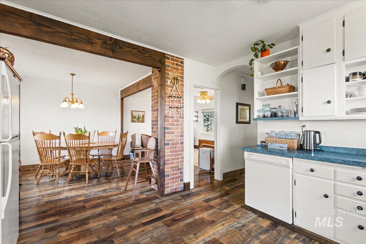 19454 Idaho Road, Worley, Idaho 83876, 2 Bedrooms, 1 Bathroom, Residential For Sale, Price $629,000, 98980652