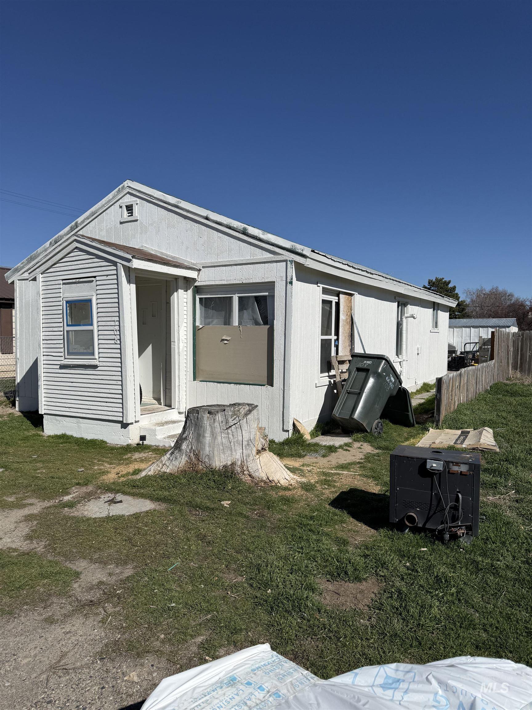 108 N 3rd St E, Paul, Idaho 83347, 2 Bedrooms, 1 Bathroom, Residential For Sale, Price $130,000,MLS 98980655