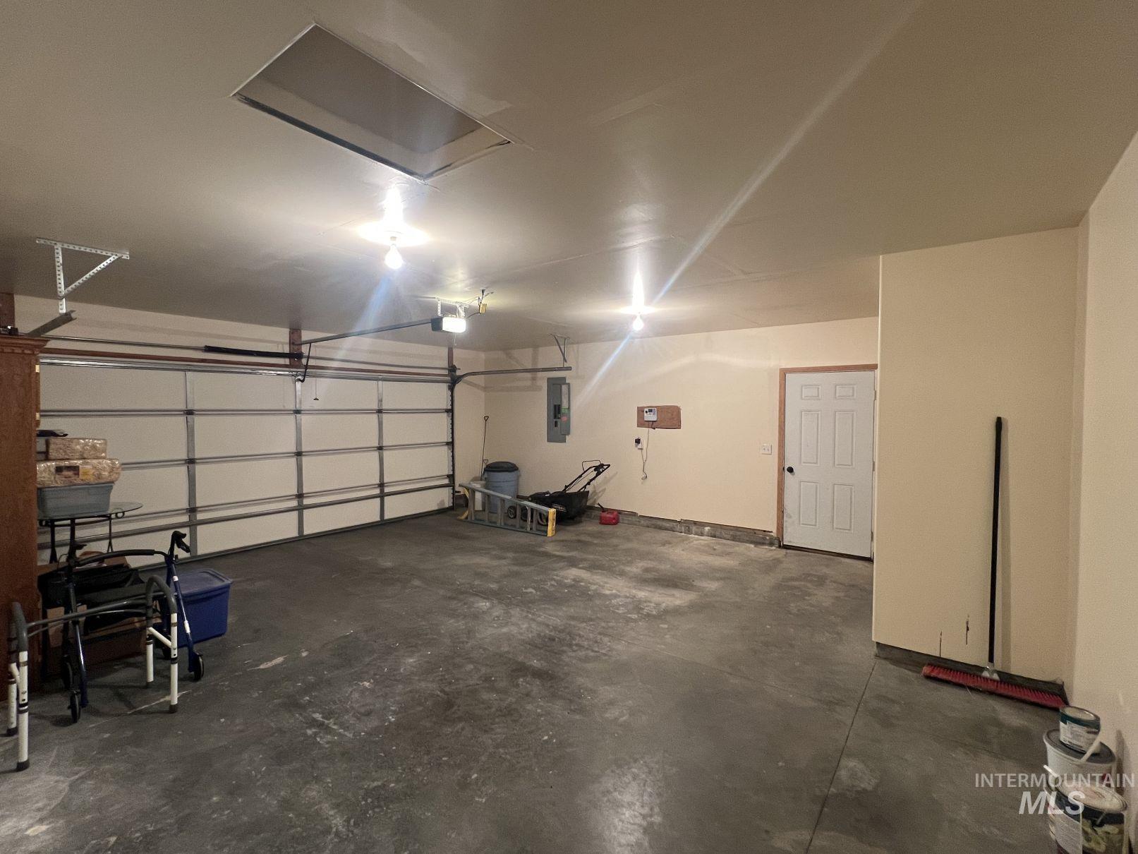 329 W Ave J, Jerome, Idaho 83338, 3 Bedrooms, 2 Bathrooms, Residential For Sale, Price $329,900, 98980657