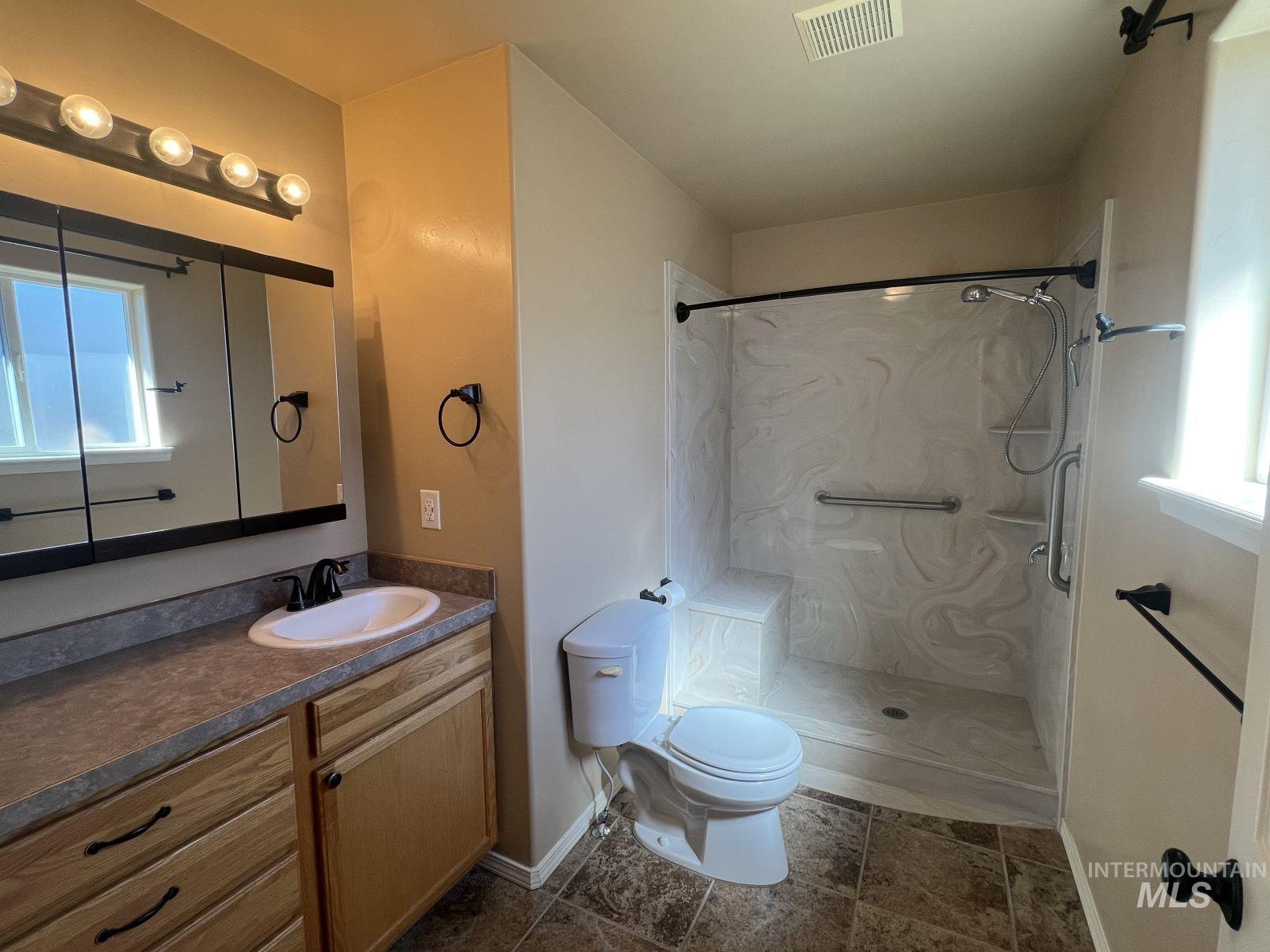 329 W Ave J, Jerome, Idaho 83338, 3 Bedrooms, 2 Bathrooms, Residential For Sale, Price $329,900, 98980657